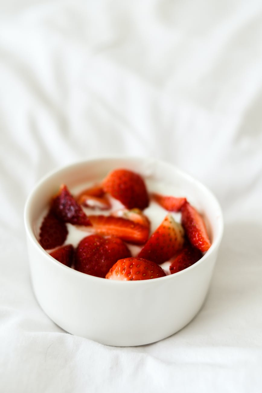 GREEK YOGHURT, STRAWBERRY